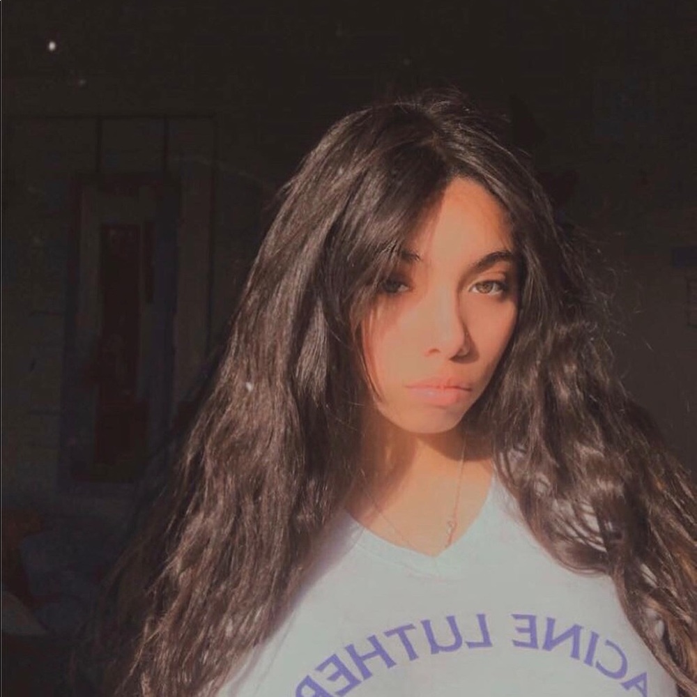 Meet your Posher, Mireya